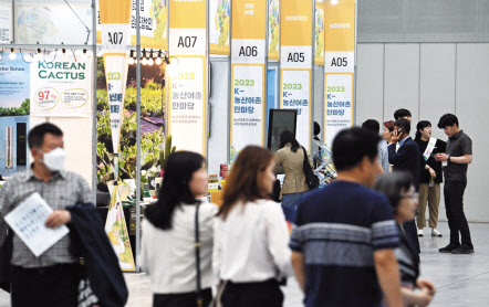 ‘2023 K-농산어촌 한마당’이 지난 9일 개막, 11일까지 사흘 간 1만여명이 다녀가며 성황리에 막을 내렸다. 수원=임세준 기자