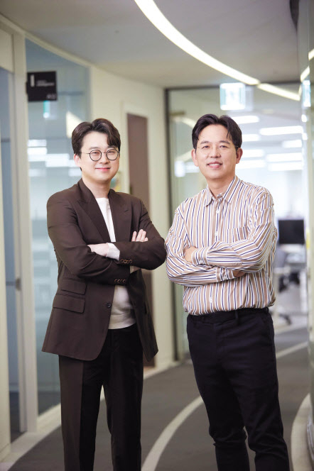 김일두(왼쪽) 카카오브레인 대표과 김병학 카카오브레인 대표 [카카오브레인 제공]