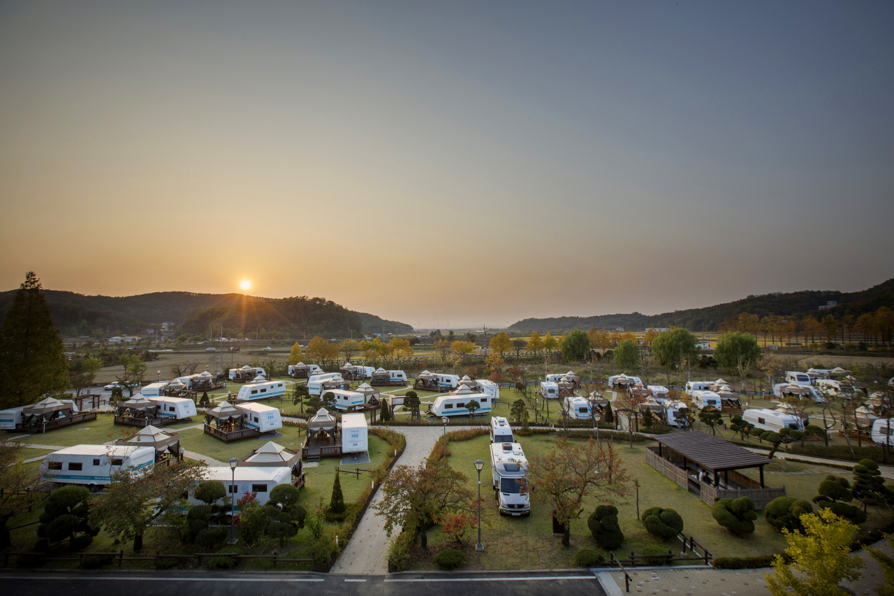 아산 도고 카라반 빌리지의 석양