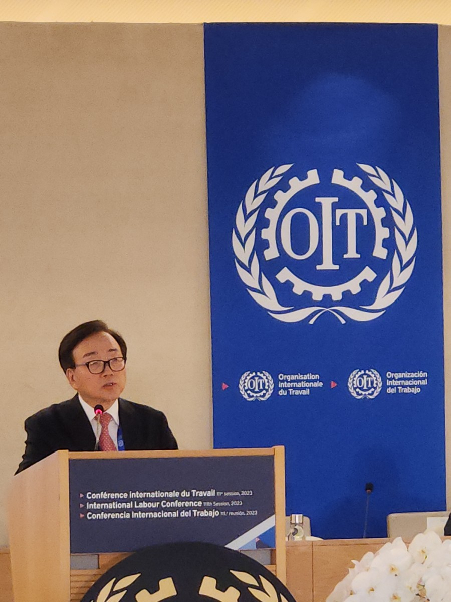 이동근 한국경영자총협회 상근부회장이 스위스에서 열린 ILO 총회 연단에서 발언하고 있다. [경총 제공]