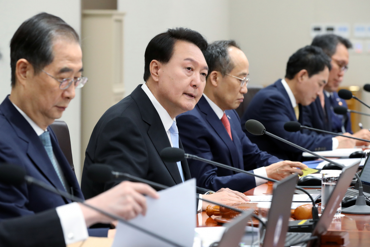 윤석열 대통령이 13일 서울 용산 대통령실에서 열린 국무회의에서 모두발언을 하고 있다. [연합]