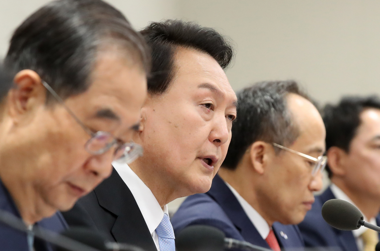 윤석열 대통령이 13일 서울 용산 대통령실에서 열린 국무회의에서 모두발언을 하고 있다. [연합]