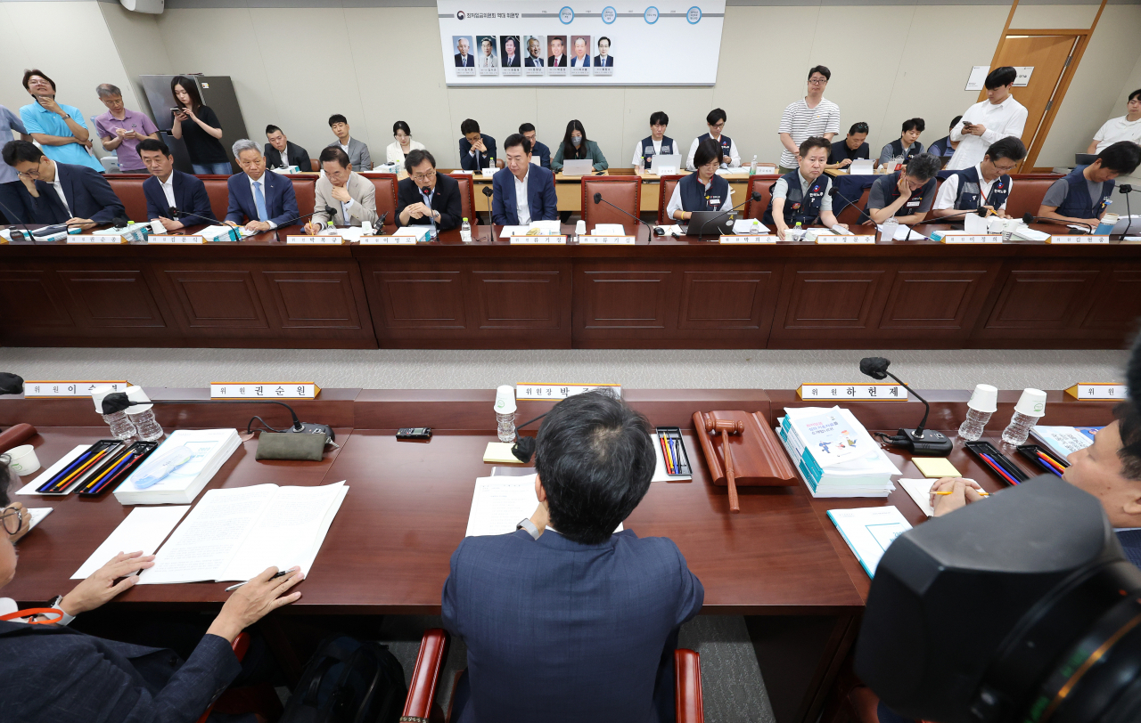 13일 오후 세종시 정부세종청사 최저임금위원회 회의실에서 제4차 전원회의가 열리고 있다. 연합뉴스