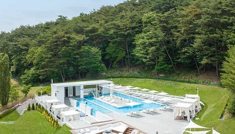 더 스위트호텔 남원 야외 온수풀. [회사 제공]