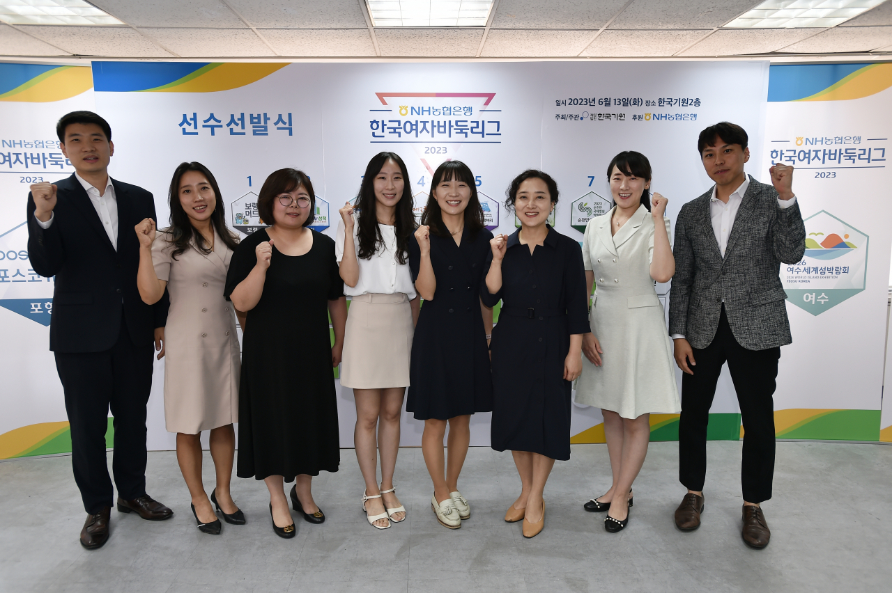 8개팀 감독이 선전을 다짐하고 있다.[한국기원 제공]