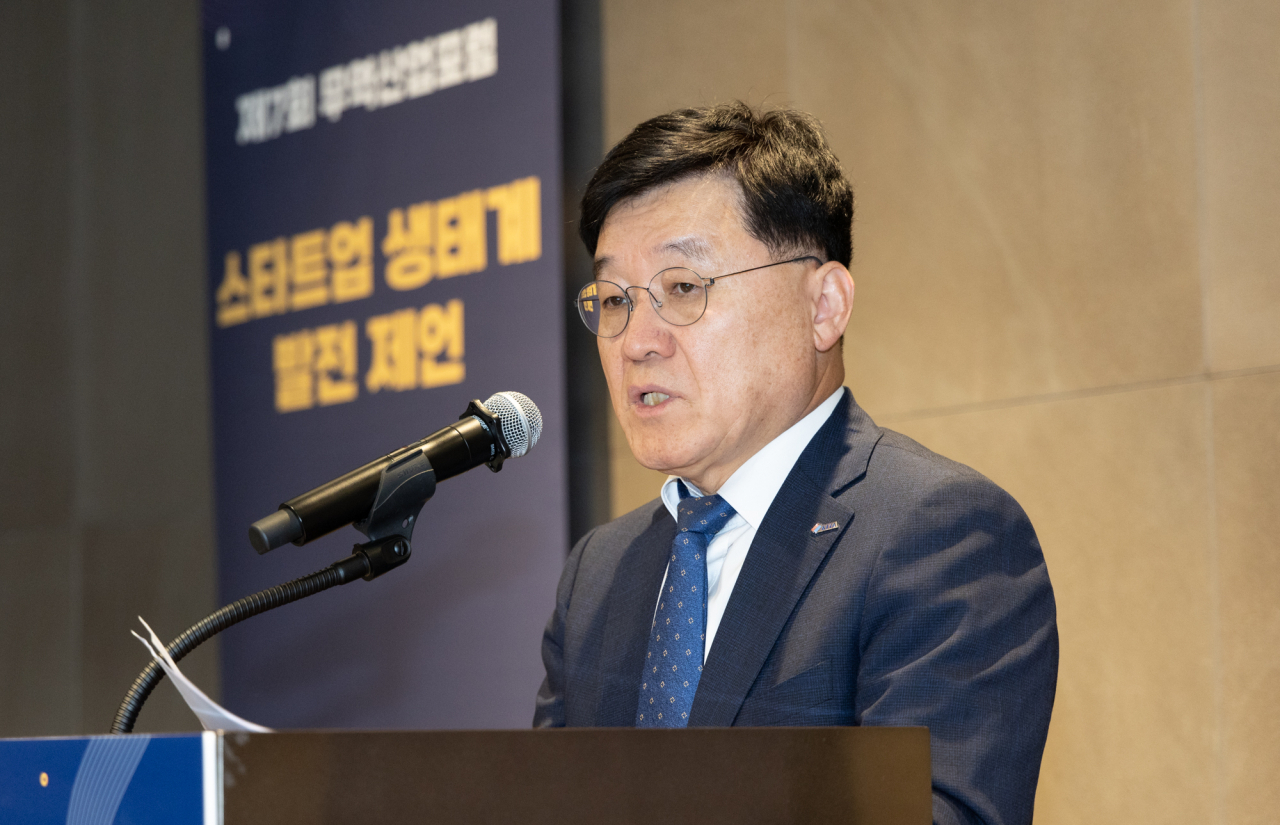 한국무역협회가 14일 삼성동 트레이드타워에서 개최한 '제7회 무역산업포럼 - 스타트업 생태계 발전 제언'에서 정만기 한국무역협회 부회장이 개회사를 하고 있다. [한국무역협회 제공]