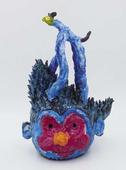 류제윤, 내 머릿속을 헤메이는 녀석, 점토·유약에 유채, 30&times;19&times;44(h)cm, 2023