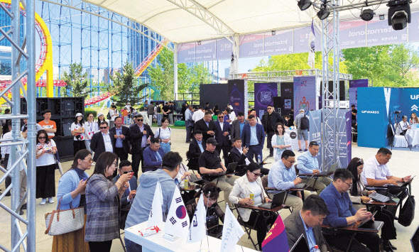 몽골 ICT 엑스포 2023에 마련된 네이버클라우드 웨일 부스 [네이버클라우드 제공]