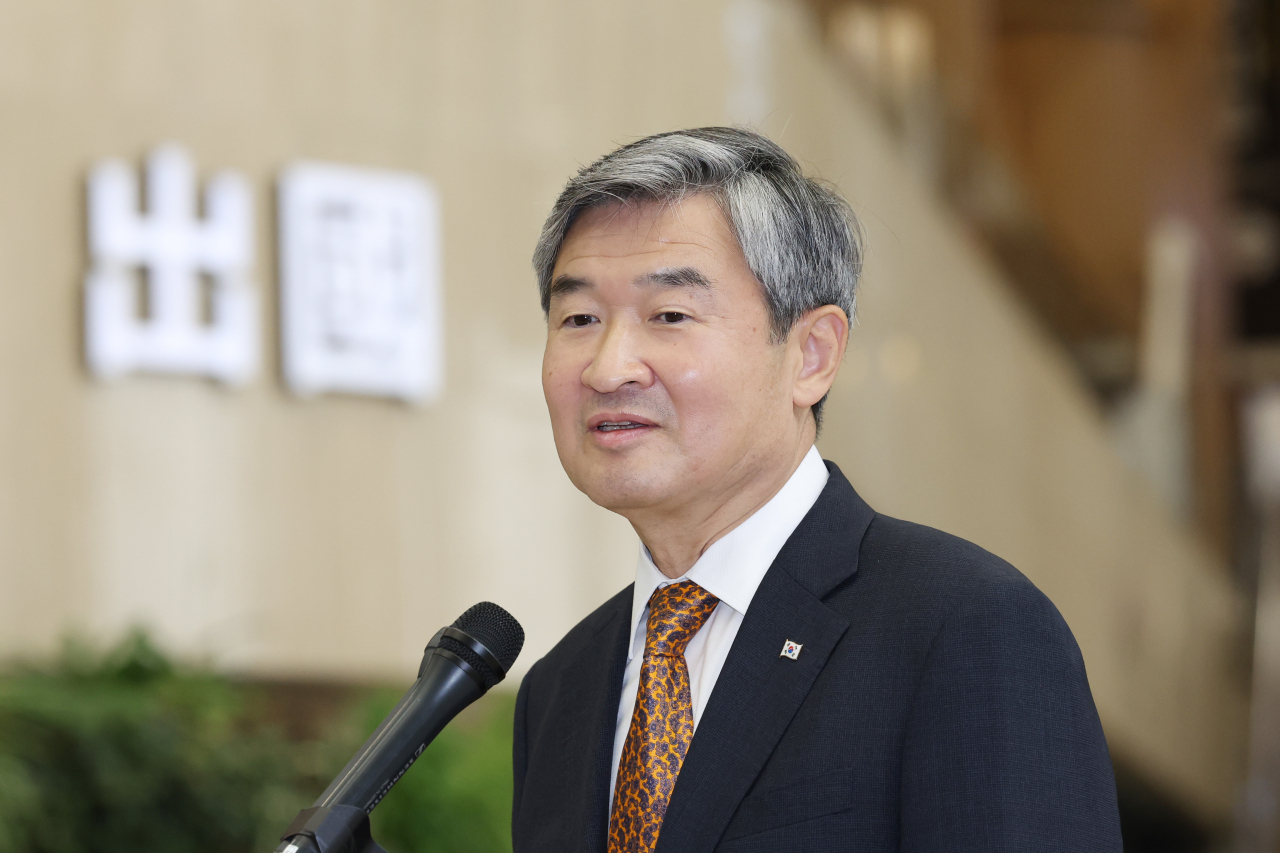 조태용 대통령실 국가안보실장이 14일 김포국제공항을 통해 출국하기에 앞서 취재진의 질문에 답하고 있다. 조 실장은 한미일 안보실장 회의 참석차 일본 도쿄로 출국했다. [연합뉴스]