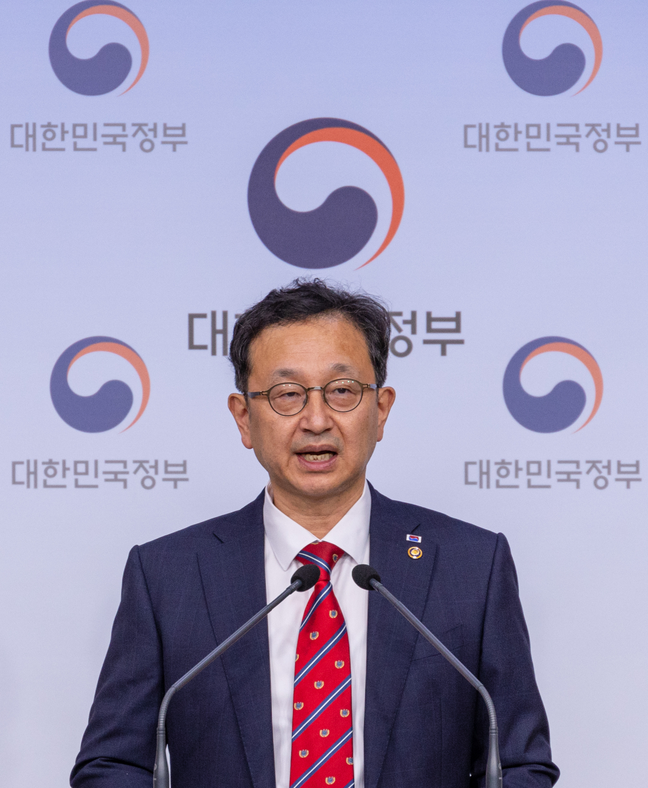 중앙선거관리위원회 등 선거관리위원회 채용 비리 실태조사단장인 정승윤 국민권익위 부위원장이 14일 오후 서울 종로구 정부청사별관에서 열린 선관위 채용 비리 실태 조사 협조 촉구 브리핑을 하고 있다. [연합]