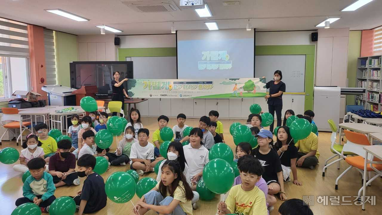 이번 캠페인은 가볍게 걷고, 건강한 물을 마시고, 나트륨과 지방을 줄이자는 건강생활 실천을 유도하기 위해 진행하고 있다.