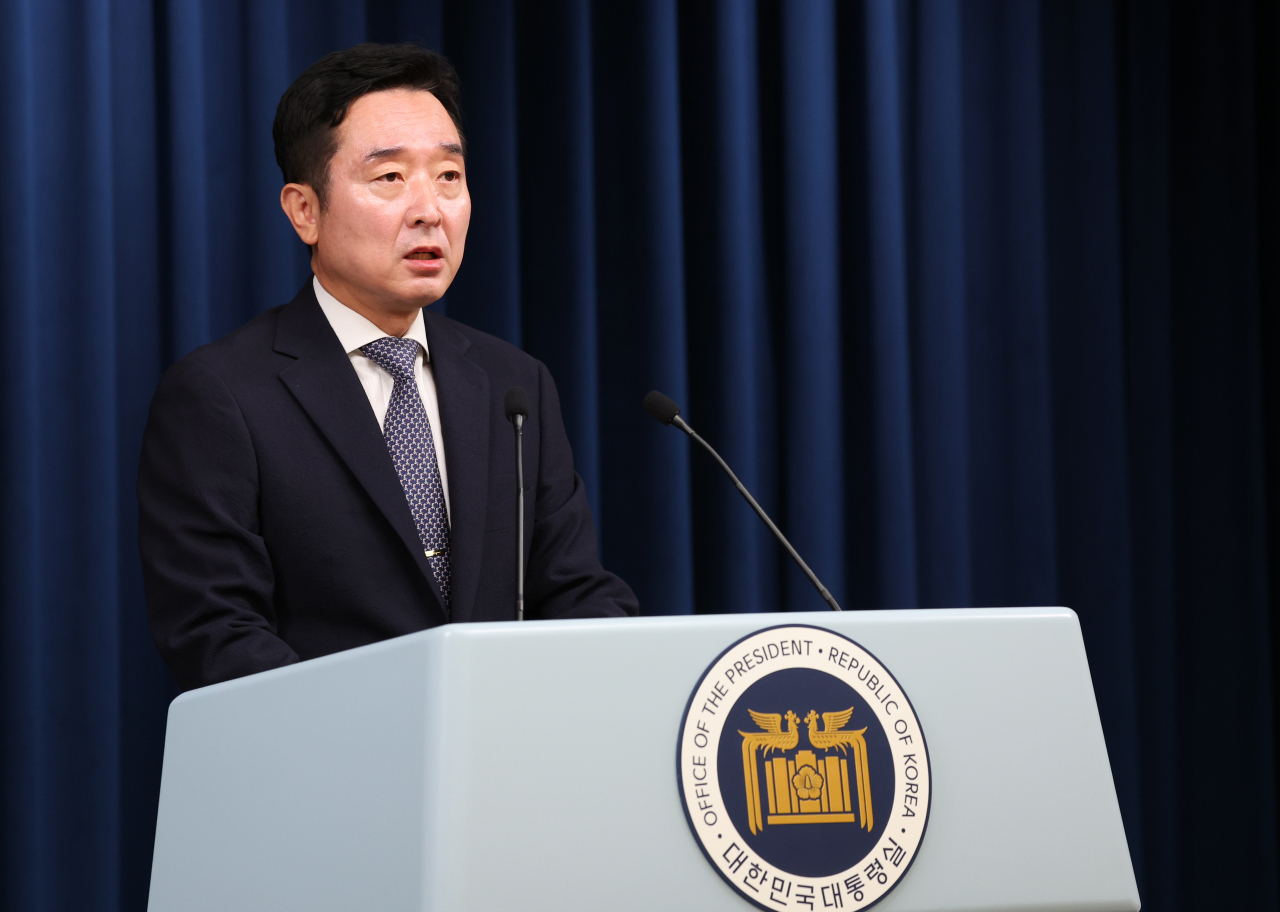A spokesperson for the presidential office, Lee Do-woon, speaks at a press briefing, Monday. (Yonhap)