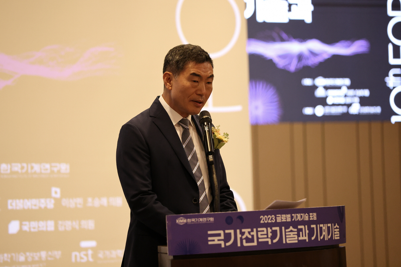 박상진 한국기계연구원 원장이 14일 열린 2023 글로벌 기계포럼에서 개회사를 전하고 있다.[한국기계연구원 제공]