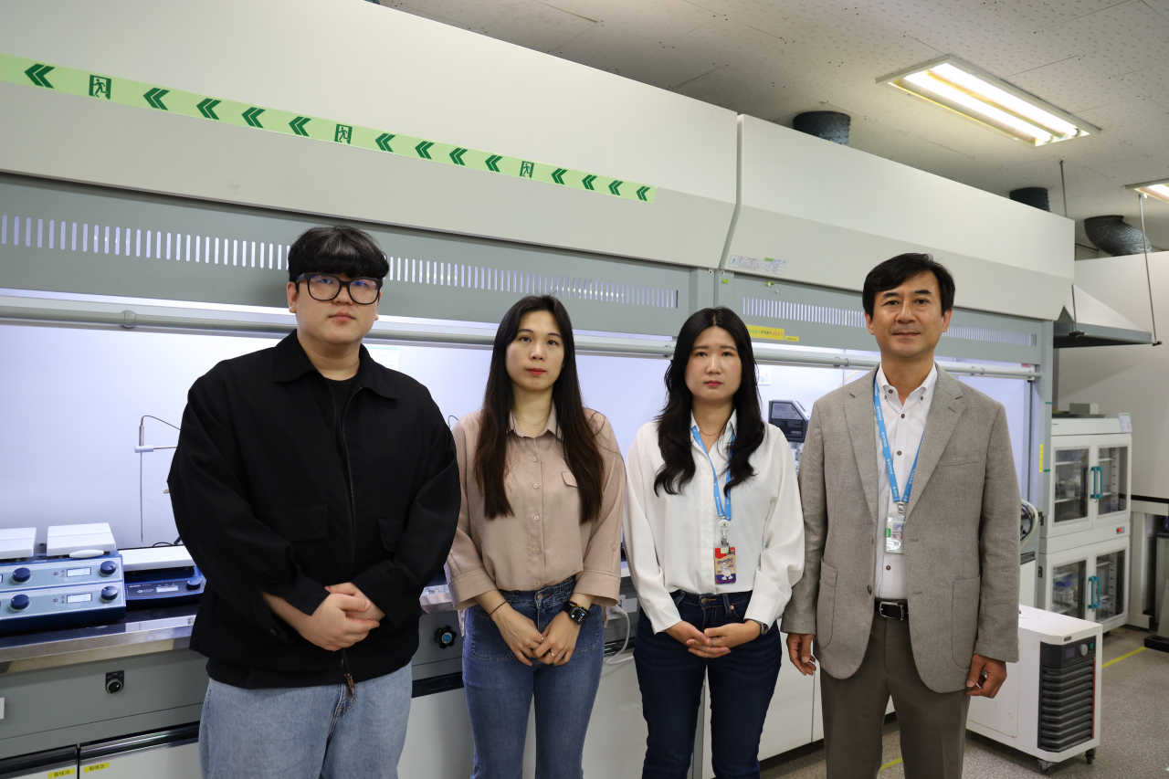 이번 연구를 수행한 김홍대(오른쪽 끝) 박사 연구팀.[한국생산기술연구원 제공]