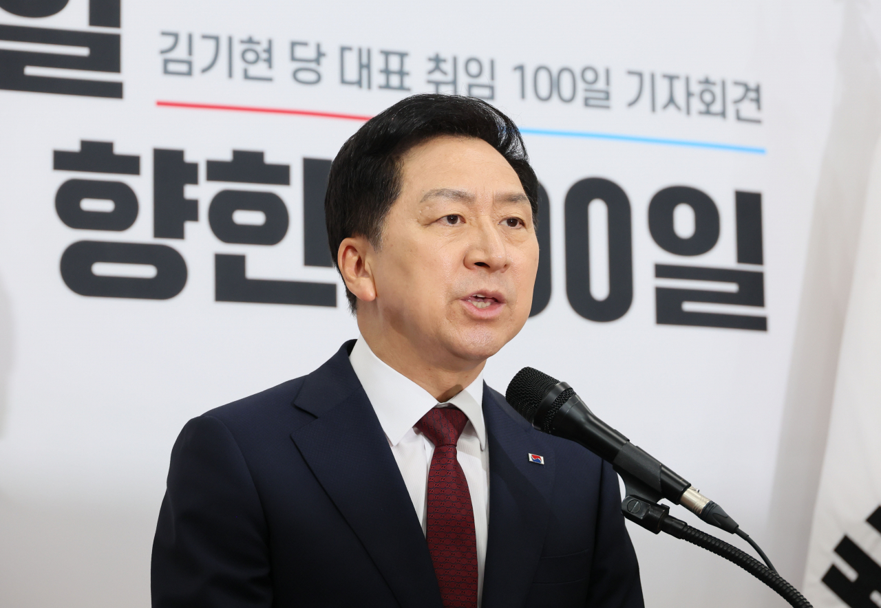 김기현 국민의힘 대표가 취임 100일을 맞은 15일 오전 국회에서 기자회견을 열고 소회를 밝히고 있다. [연합]