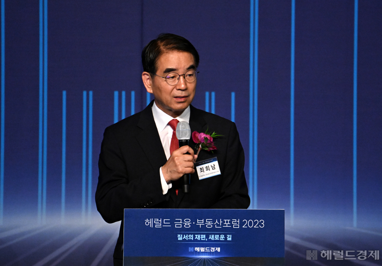 최희남 SC제일은행 의장이 15일 서울 중구 더 플라자호텔 그랜드볼룸에서 열린 헤럴드 금융·부동산포럼 2023에 참석해 기조연설을 하고 있다. 임세준 기자
