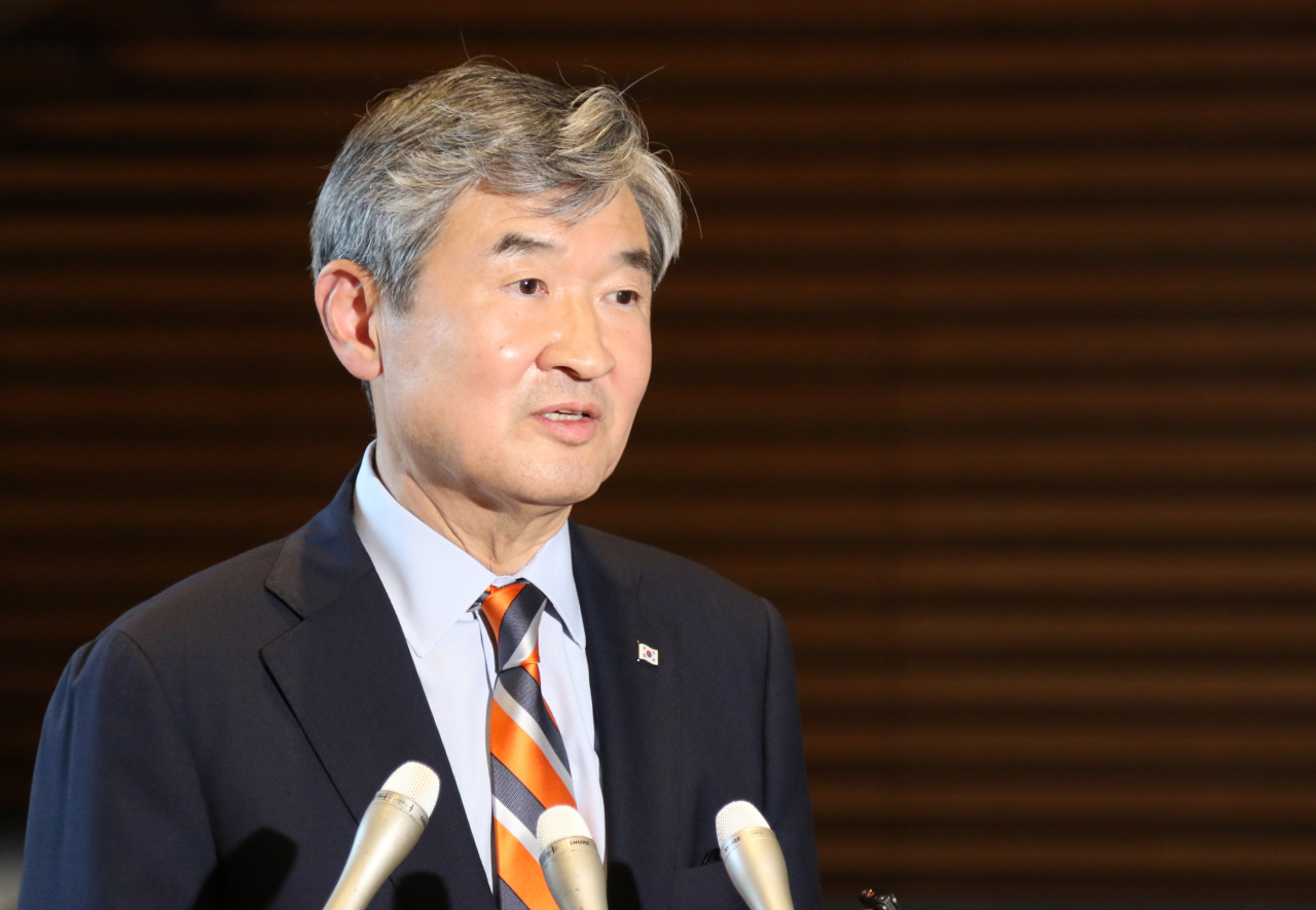 조태용 국가안보실장이 15일 도쿄 총리관저에서 기시다 후미오 총리를 예방한 뒤 기자들의 질문에 답하고 있다. [연합]