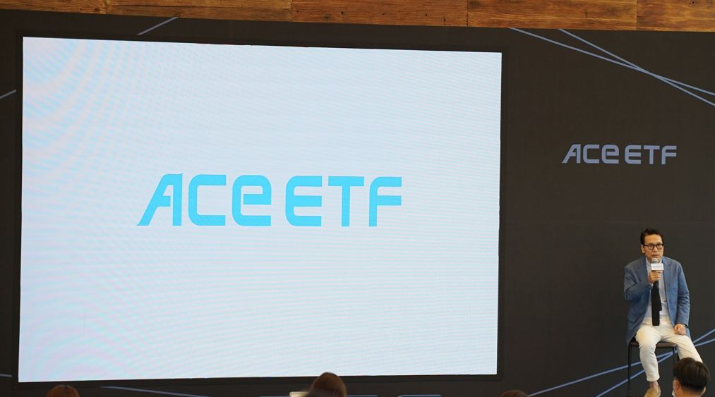 지난해 9월 열린 한국투자신탁운용 ETF 브랜드명 변경 간담회에서 배재규 사장이 발표를 진행하고 있다. [한국투자신탁운용 제공]