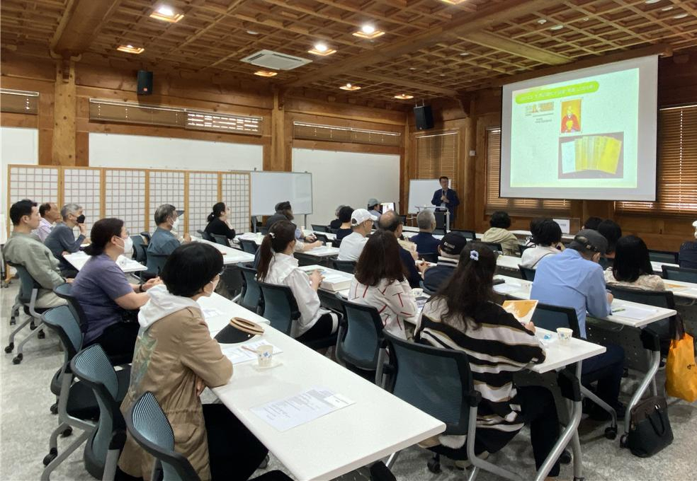 서울 동대문구는 서울한방진흥센터에서 오는 28일 한국의 약초를 주제로 ‘한방 북토크’를 개최한다. [동대문구 제공]
