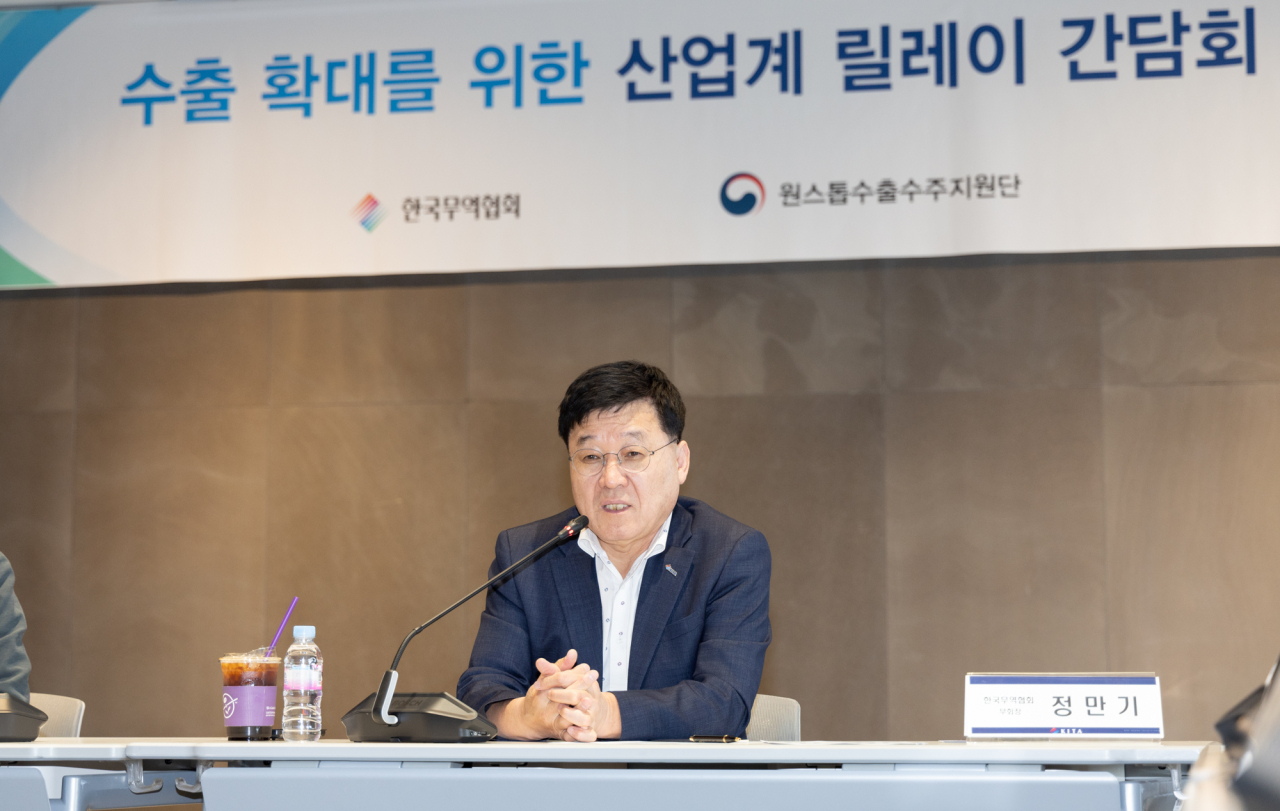 ‘제1차 수출 확대를 위한 산업계 릴레이 간담회’ 에서 정만기 한국무역협회 부회장이 발언을 하고 있다. [무협 제공]
