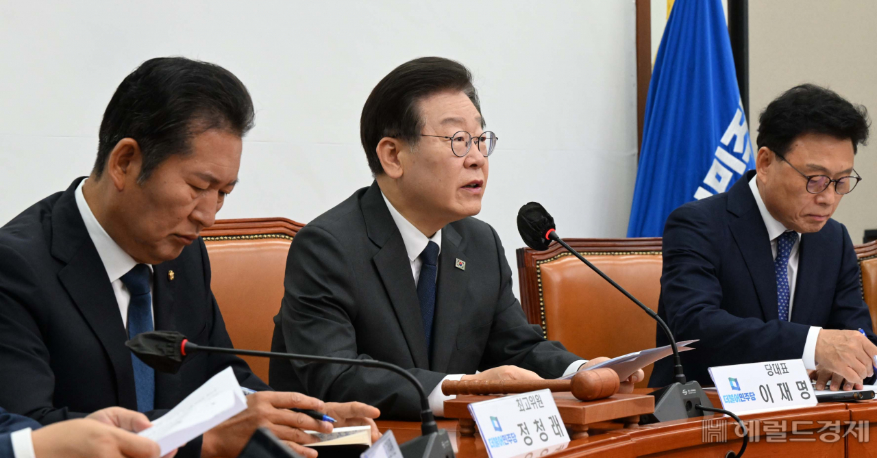 이재명 더불어민주당 당대표가 16일 서울 영등포구 여의도 국회의사당 본청에서 열린 더불어민주당 최고위원회의에 참석해 발언하고 있다. 임세준 기자