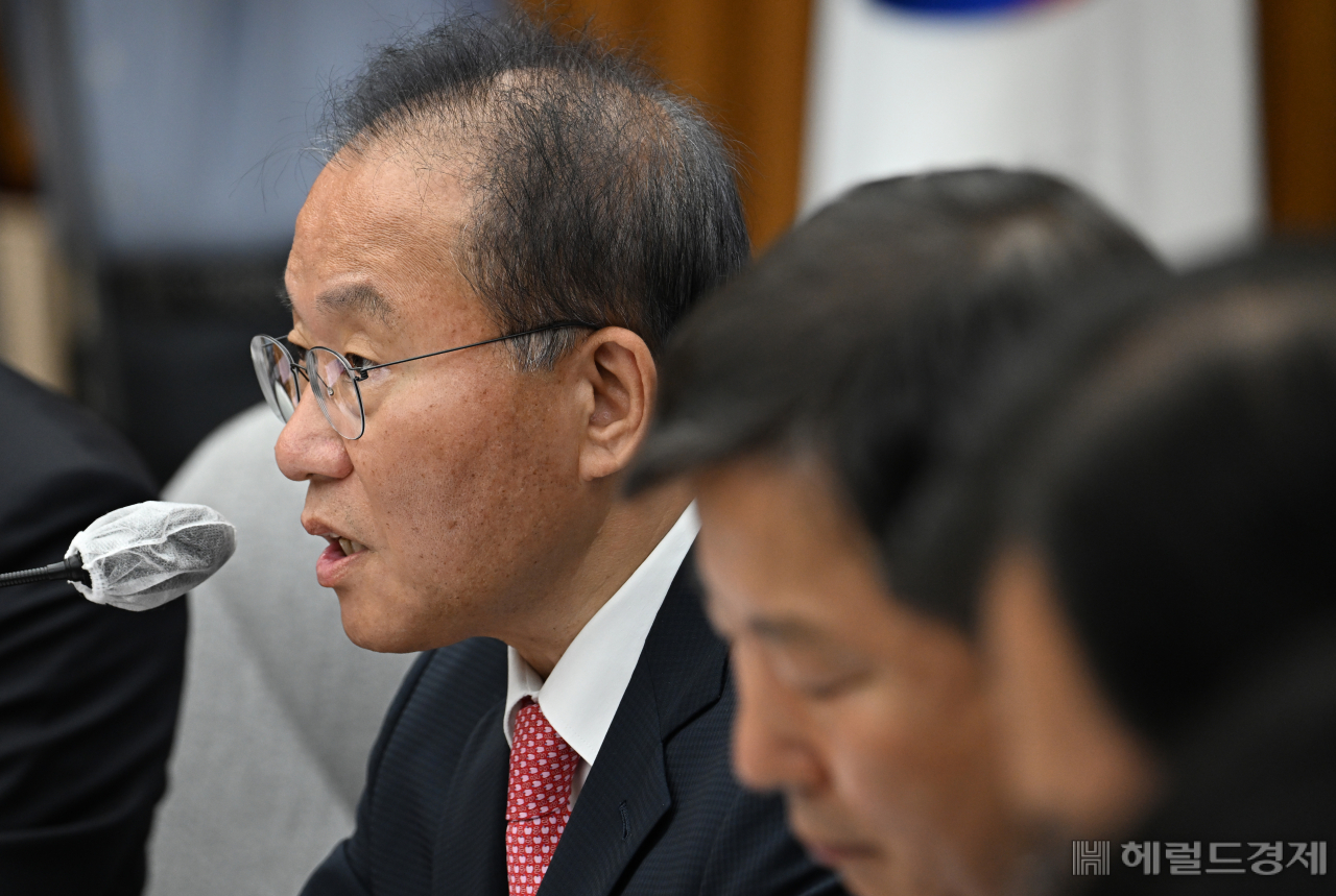 윤재옥 국민의힘 원내대표가 16일 서울 영등포구 여의도 국회의사당 본청에서 열린 국민의힘 원내대책회의에 참석해 발언하고 있다. 임세준 기자