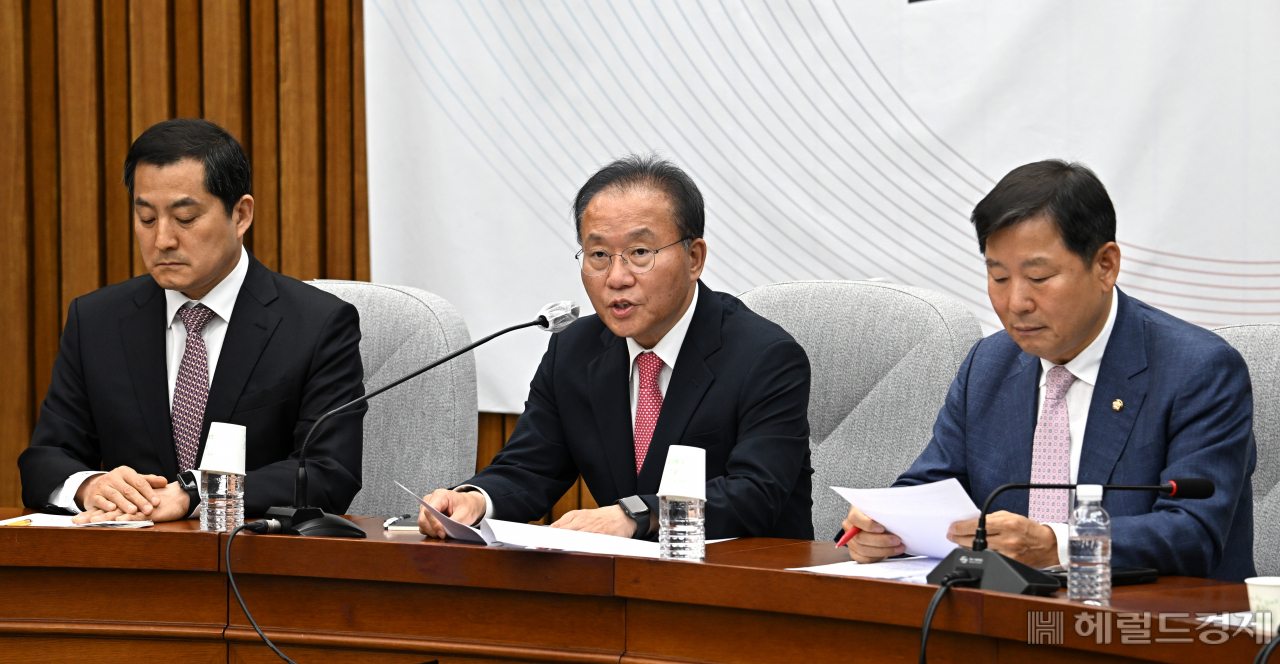 국민의힘 원내대책회의가 16일 서울 영등포구 여의도 국회의사당 본청에서 열리고 있다. 임세준 기자