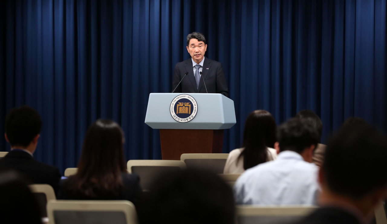 이주호 사회부총리 겸 교육부 장관이 15일 오후 서울 용산 대통령실 청사에서 교육 개혁 추진 방안 관련 브리핑을 하고 있다. 연합뉴스