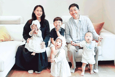 곧 다섯째 아이 탄생을 앞둔 김진표(오른쪽) SK하이닉스 TL [SK하이닉스 뉴스룸]