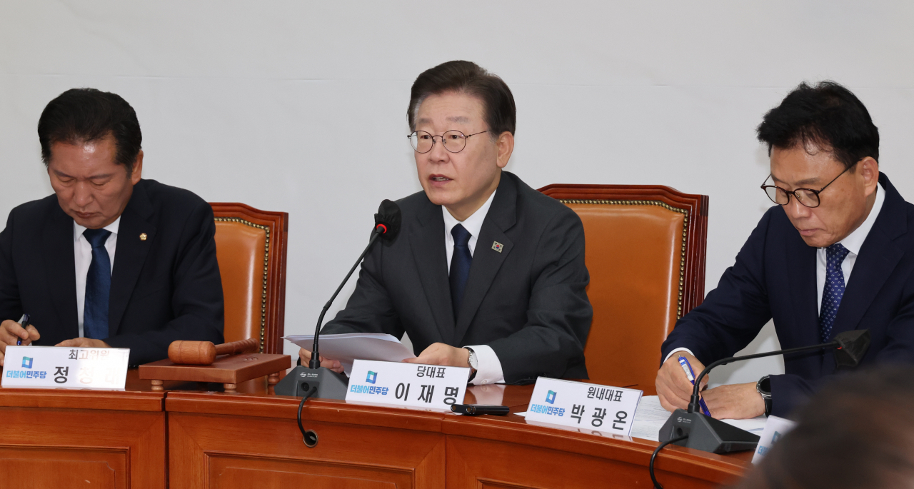 이재명 더불어민주당 대표가 16일 국회 당 사무실에서 열린 최고위원회의에서 발언하고 있다. [연합]