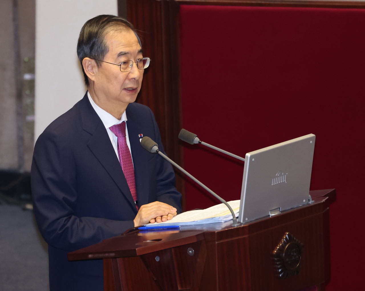 한덕수 국무총리는 12일 국회 본회의 대정부 질문에서 "토토사이트 디오스가 완전히 과학적으로 처리가 되고 우리의 안전 기준에 맞는다면 마실 수 있다"고 말해 논란이 됐다. [연합]