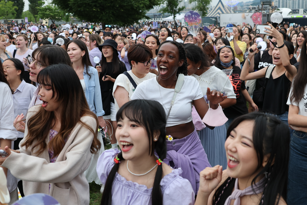 “걱정 말고 군대 다녀와라, 기다리겠다”…아미에게 BTS는? [BTS페스타] - 헤럴드경제