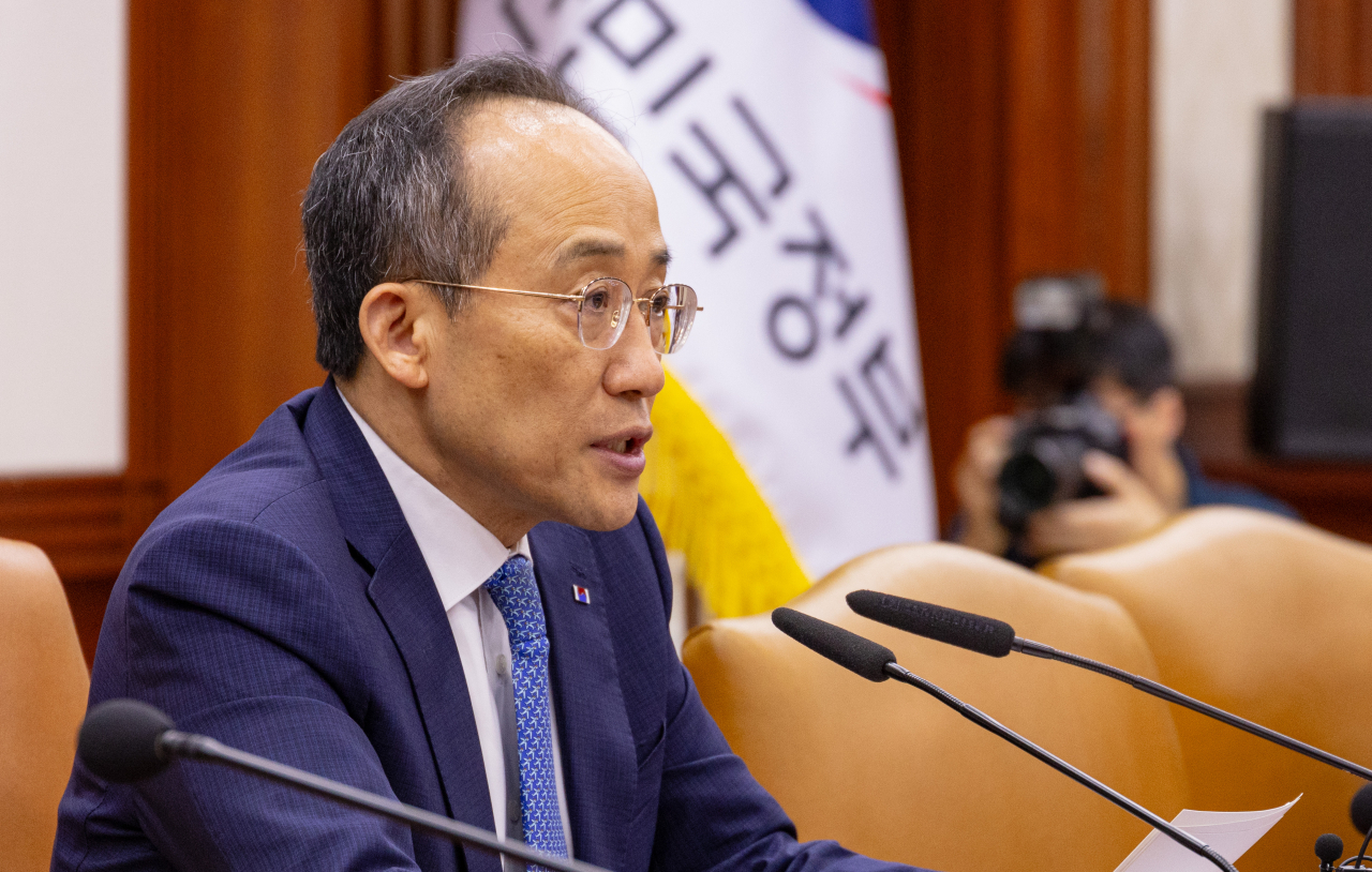 Finance Minister Choo Kyung-ho speaks during a meeting in Seoul on Friday. (Yonhap)