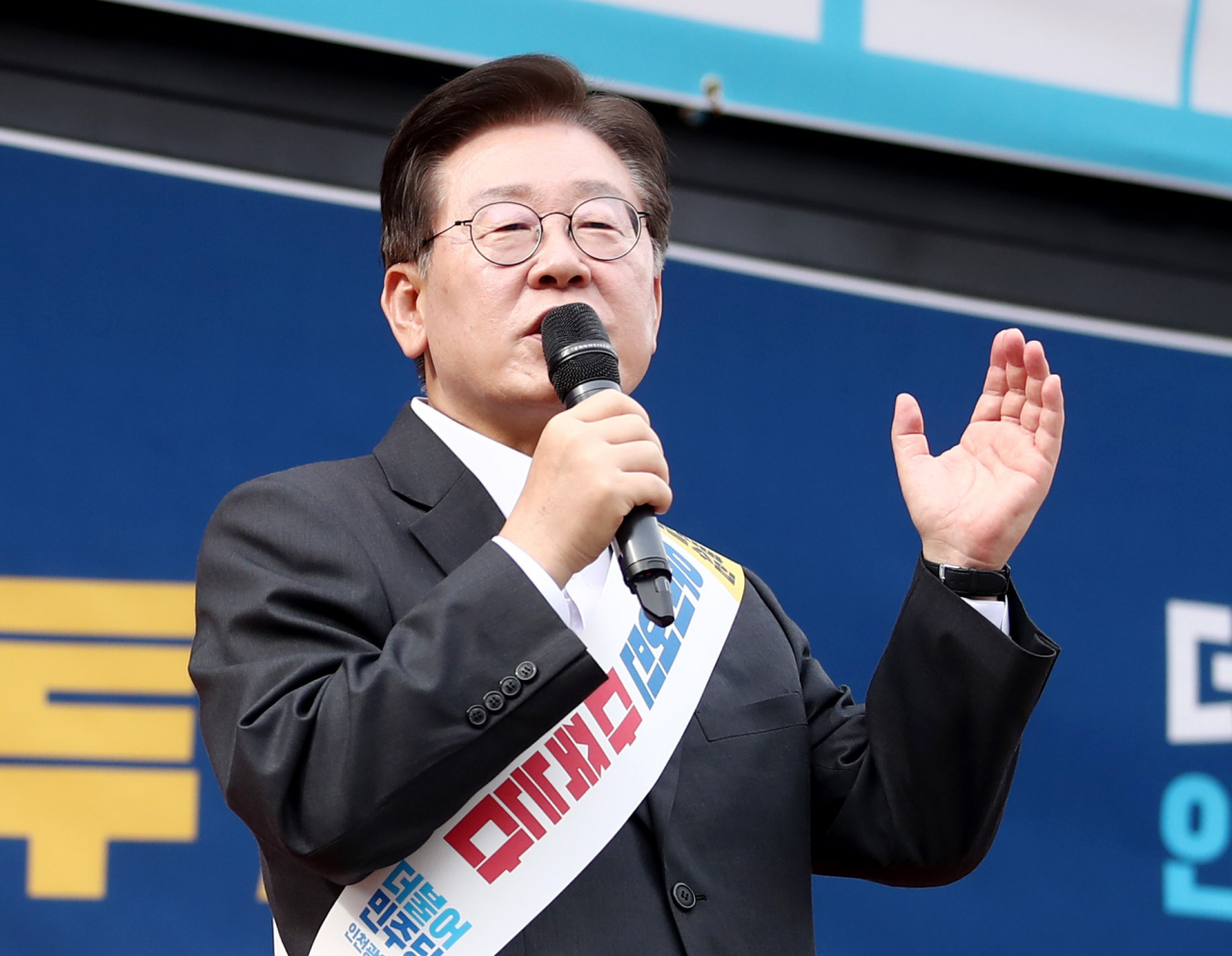 이재명 더불어민주당 대표가 지난 17일 인천시 부평구 인천지하철 1호선 부평역 북광장에서 열린 일본 후쿠시마 오염수 방류 규탄대회에서 발언하고 있다. [연합]