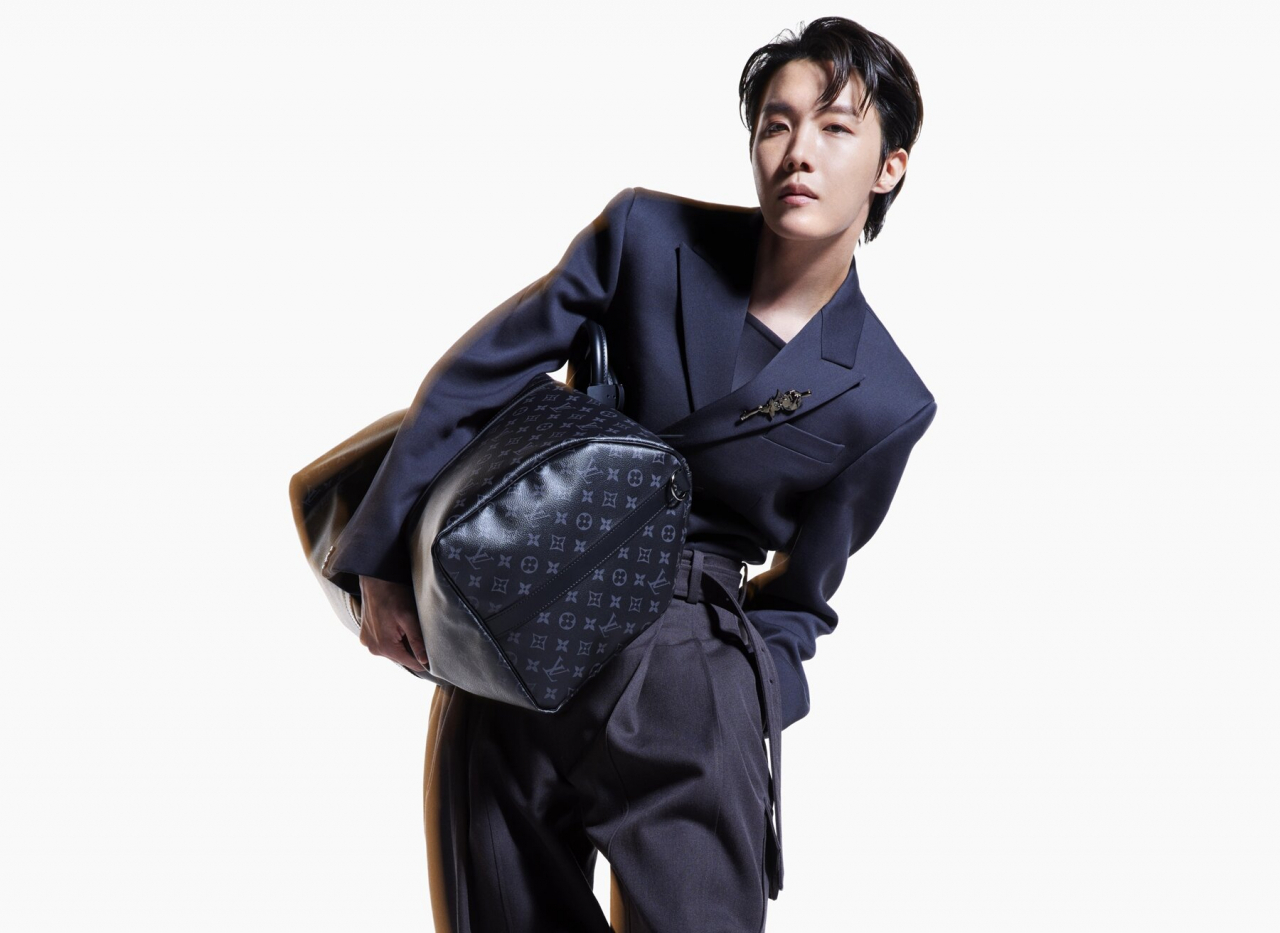 제이홉의 다양한 역동성을 보여주는 몸짓