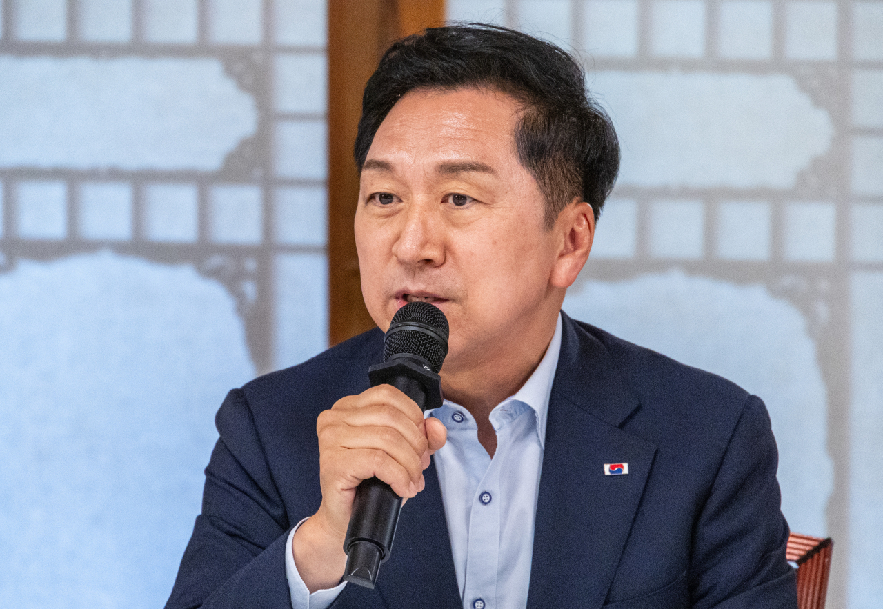 김기현 국민의힘 대표가 18일 오후 서울 종로구 총리 서울공관에서 한덕수 국무총리 등 당정 관계자가 참석한 가운데 열린 고위당정협의회에서 발언하고 있다. 이날 고위당정협의에서는 후쿠시마 원전 오염수 관련 대응 상황을 점검하고 중대 범죄자 신상 공개 확대 방안 등을 논의한다. [연합]