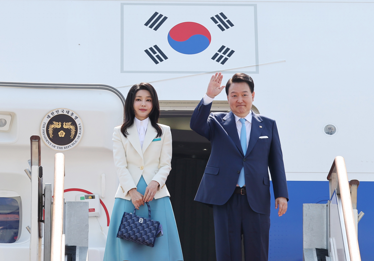 집권 2년 차엔 매달 순방…尹대통령 취임 15개월 해외 순방 10번[數싸움]