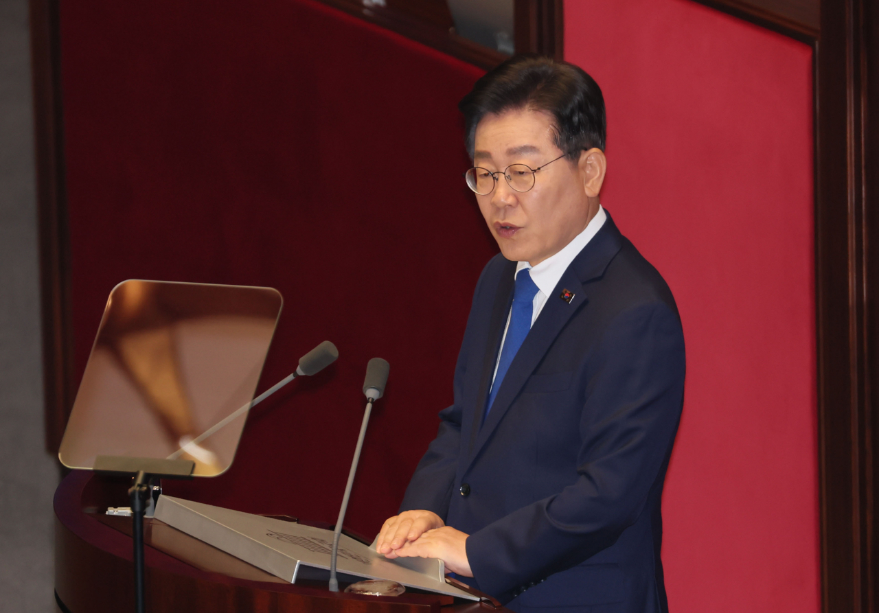 이재명 더불어민주당 대표가 19일 오전 국회에서 열린 본회의에서 교섭단체 대표연설을 하고 있다. [연합]