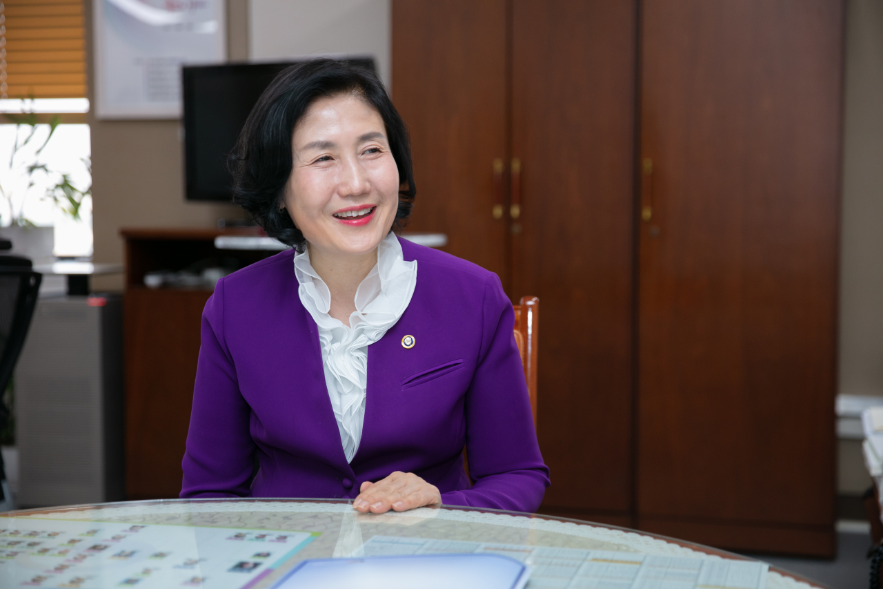 취임 1주년을 맞은 이기순 여성가족부 차관은 현장에 답이 있다는 일념으로 그동안 80여 차례 현장을 방문하고 관계자들과 간담회를 가지면서 생생한 목소리를 청취했다.