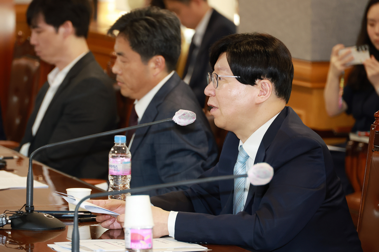 Financial Services Commission Vice Chairman Kim So-young speaks during a conference -- marking the culmination of a series of seminars and conferences held during the past three months with financial industry insiders -- at the Korea Federation of Banks building in Seoul on Monday. (FSC)