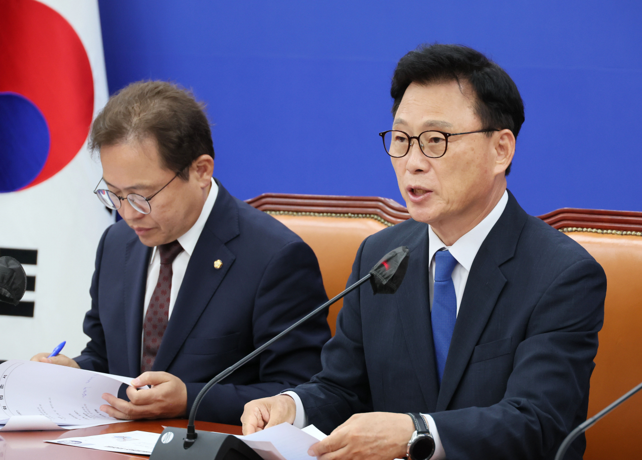 박광온 더불어민주당 원내대표가 20일 오전 국회에서 열린 원내대책회의에서 발언하고 있다. [연합]