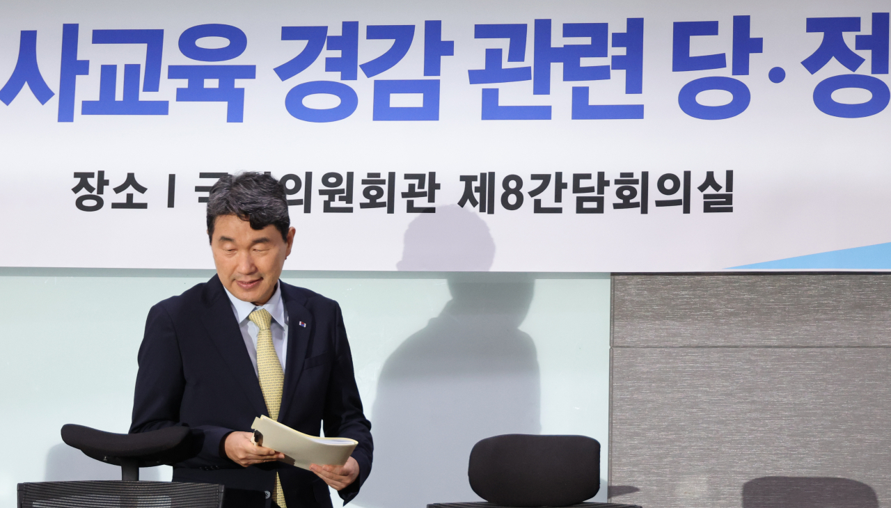 이주호 사회부총리가 19일 국회에서 열린 학교교육 관련 당정협의회에 참석하고 있다. [연합]