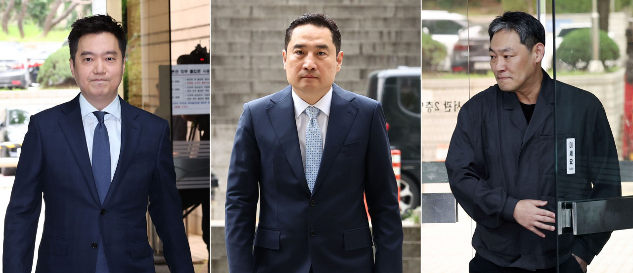 유튜브 '가로세로연구소'(가세연) 방송에서 조국 전 법무부 장관의 딸 조민 씨가 포르쉐 자동차를 탄다고 주장해 명예훼손 혐의로 재판에 넘겨진 강용석 변호사(가운데), 김세의 전 MBC 기자(왼쪽), 김용호 전 스포츠월드 기자가 20일 오전 서초구 서울중앙지방법원에서 열린 1심 선고 공판에 출석하기 위해 법정으로 향하고 있다. 이날 1심 선고에서 가세연 운영진은 모두 무죄를 선고받았다. [연합뉴스]