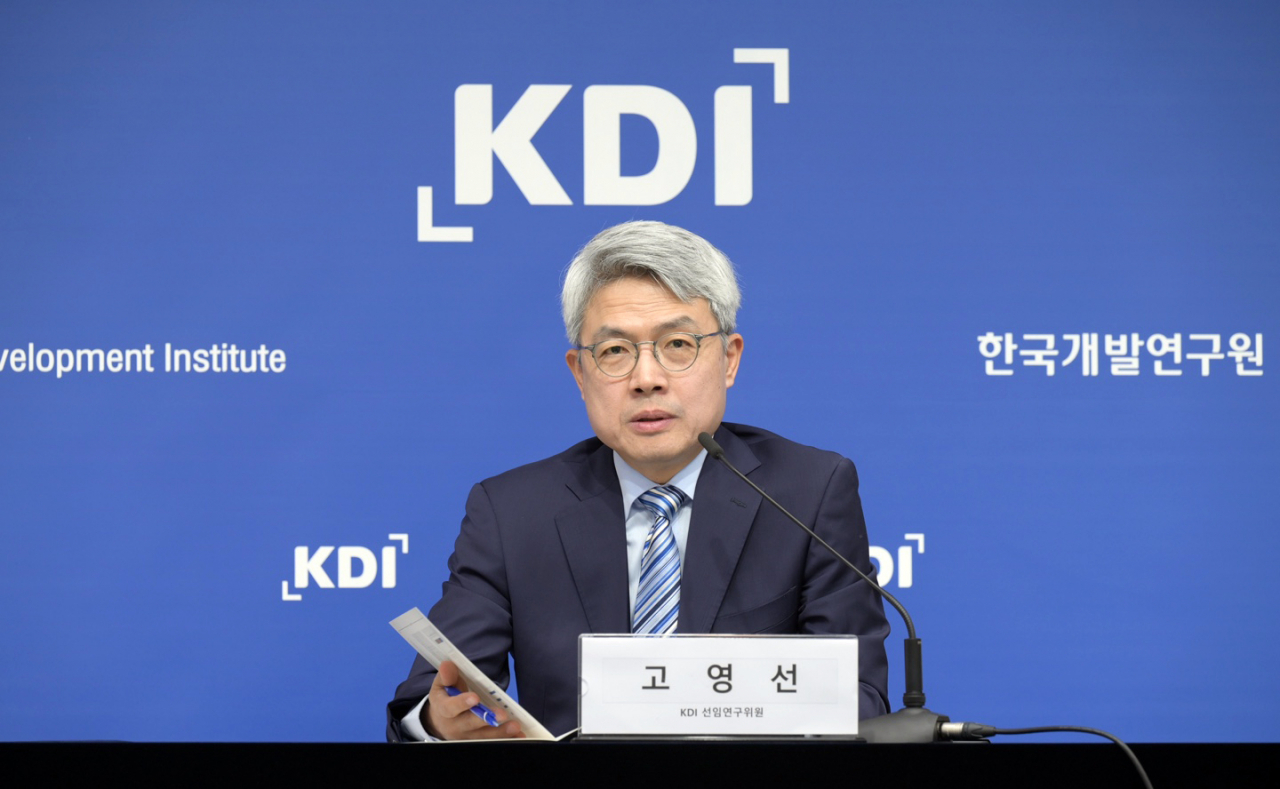 고영선 한국개발연구원(KDI) 선임연구위원이 20일 정부세종청사에서 '수요자 중심의 대학 구조개혁' 보고서를 발표하고 있다.[KDI 제공]