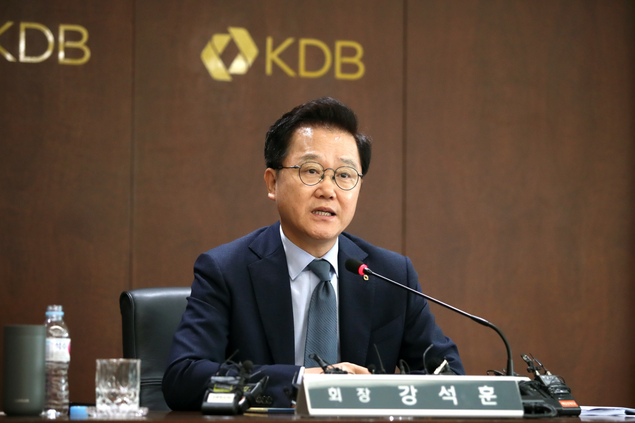 강석훈 산업은행 회장이 20일 취임 1주년 기자간담회에서 발언하는 모습.