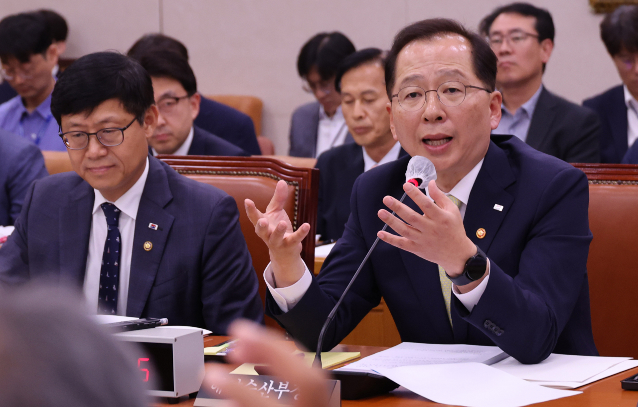 조승환 해양수산부 장관이 20일 오후 서울 여의도 국회에서 열린 농림축산식품해양수산위원회 전체회의에서 더불어민주당 윤준병 의원 질의에 답변하고 있다. [연합]