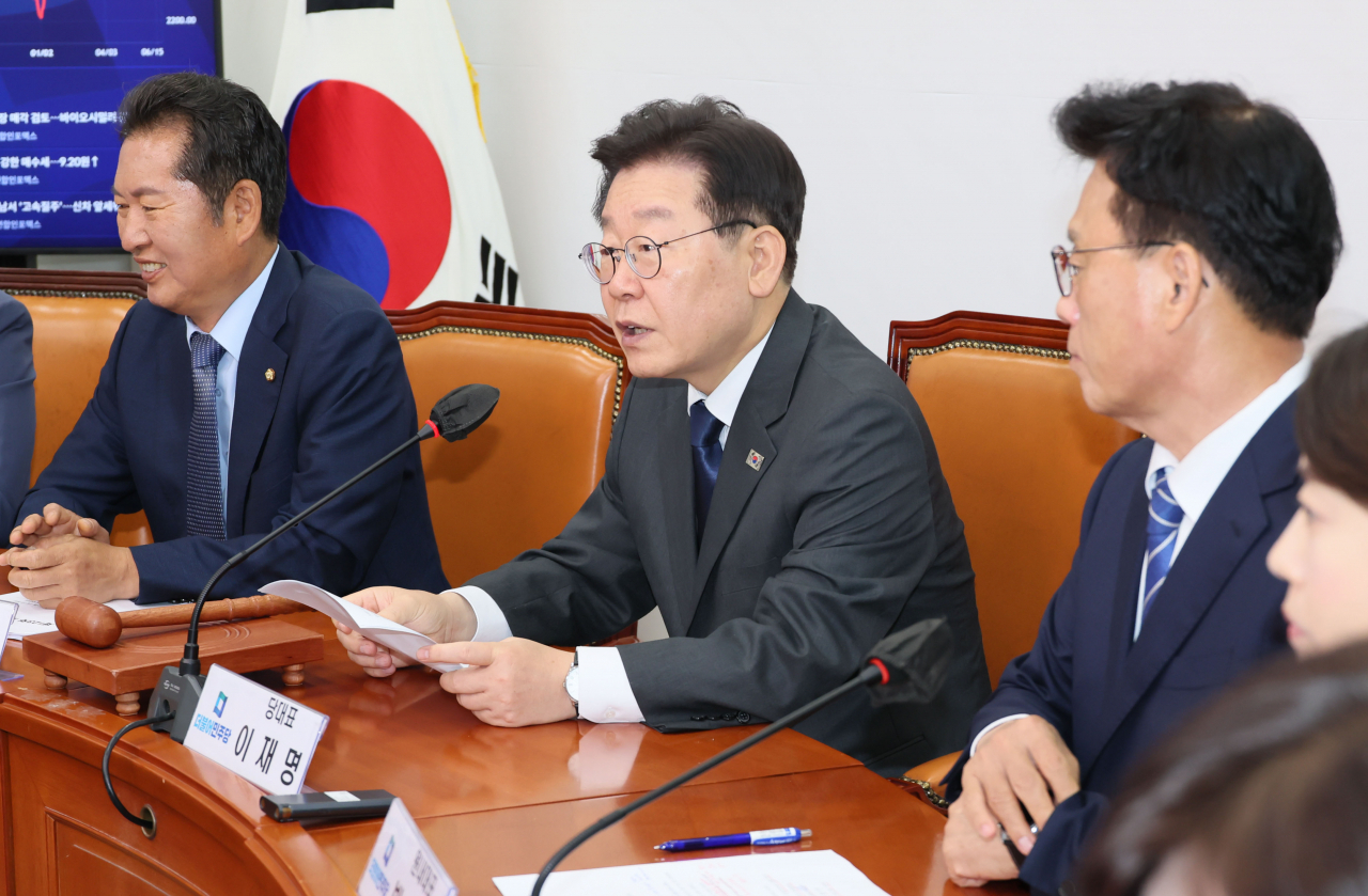이재명 더불어민주당 대표가 21일 오전 국회에서 열린 최고위원회의에서 발언하고 있다. [연합]