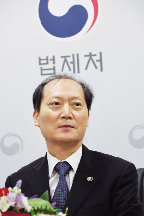 이완규 법제처장