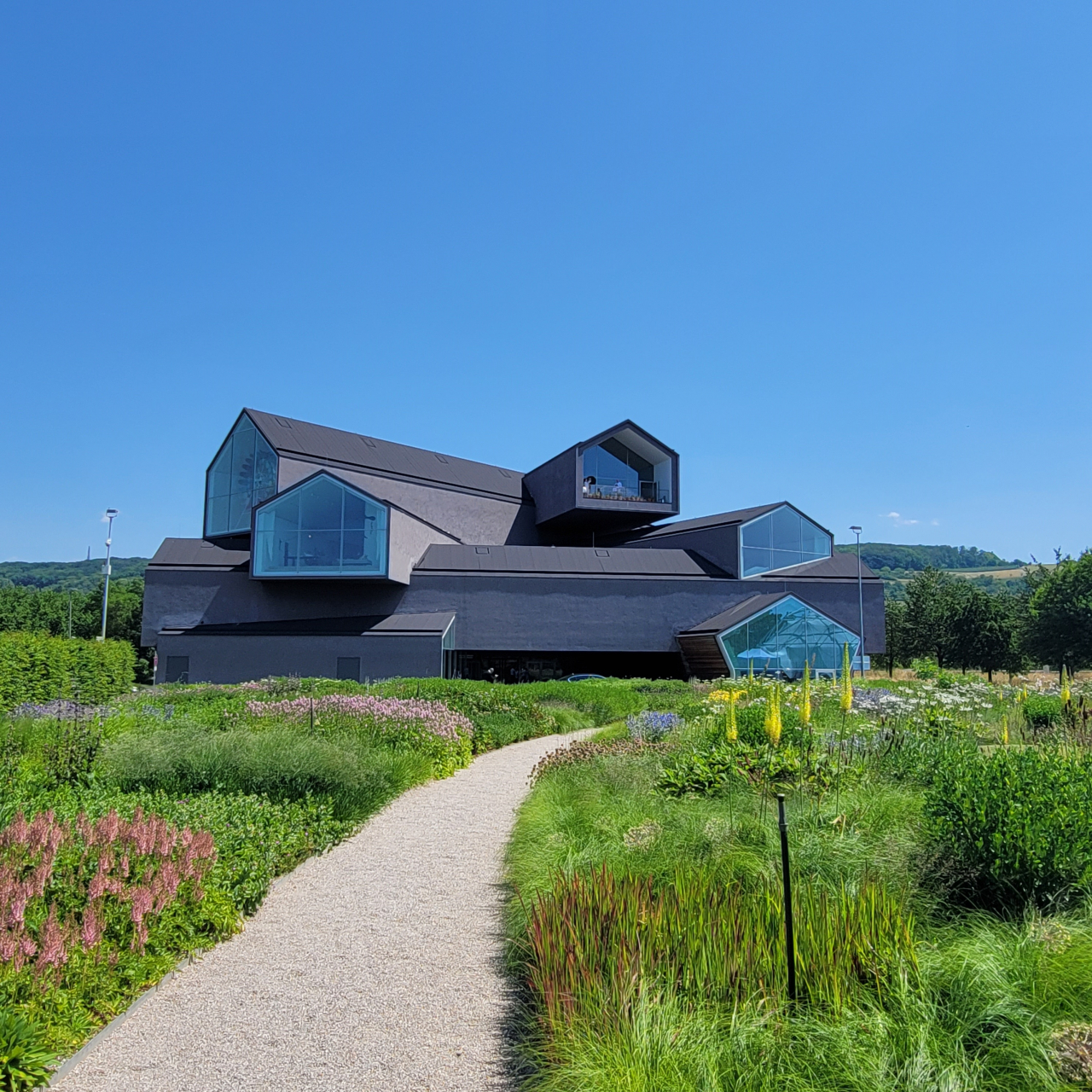 프랑크 게리·안도 타다오·자하 하디드…스타 건축가들을 품은 비트라 [디자인플러스] - 헤럴드경제