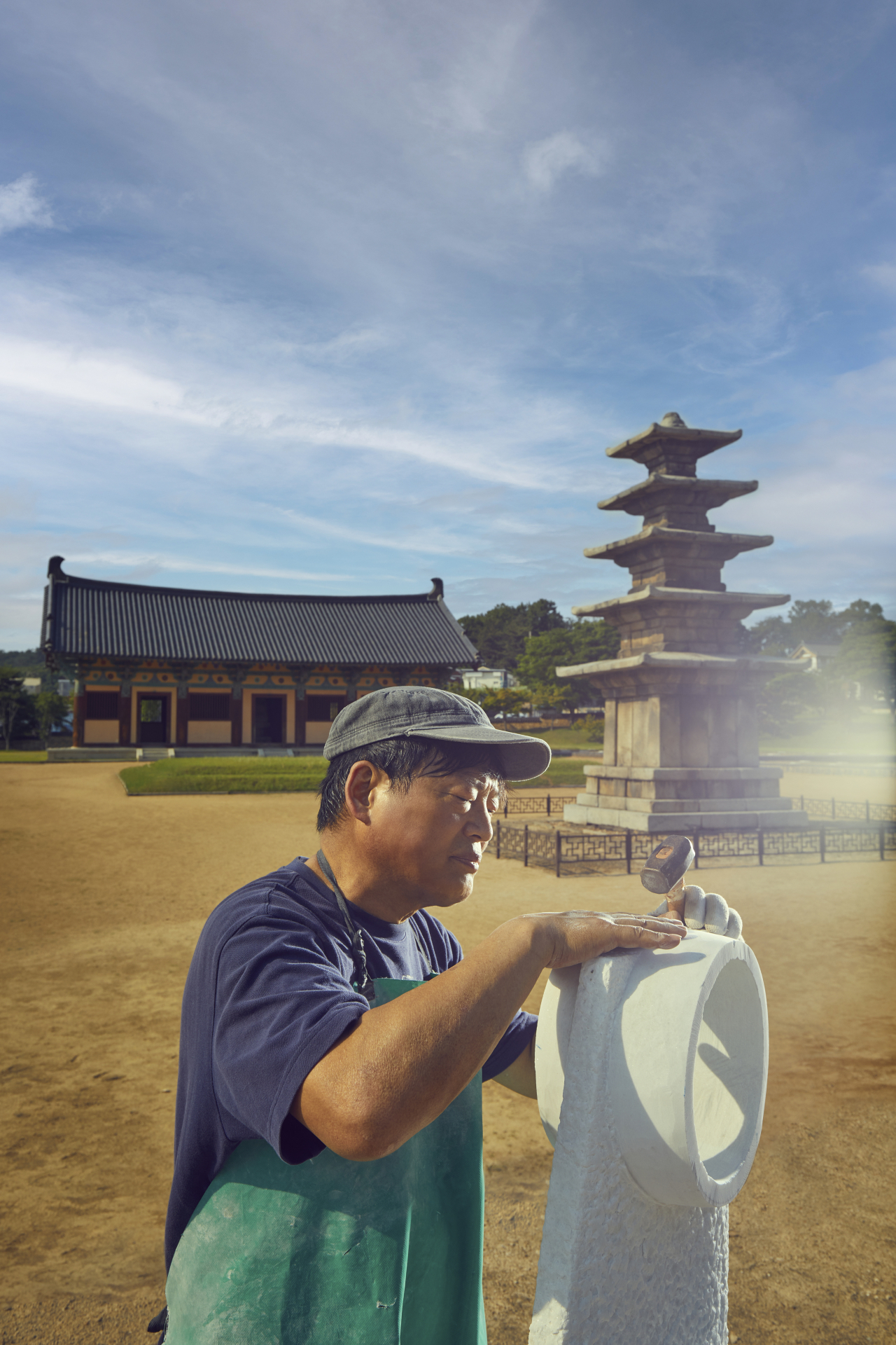 Poster for the "International Sculpture Symposium on Baekje World Heritage," scheduled to open Friday at the Jeongnimsa site in Buyeo, South Chungcheong Province (CHA)